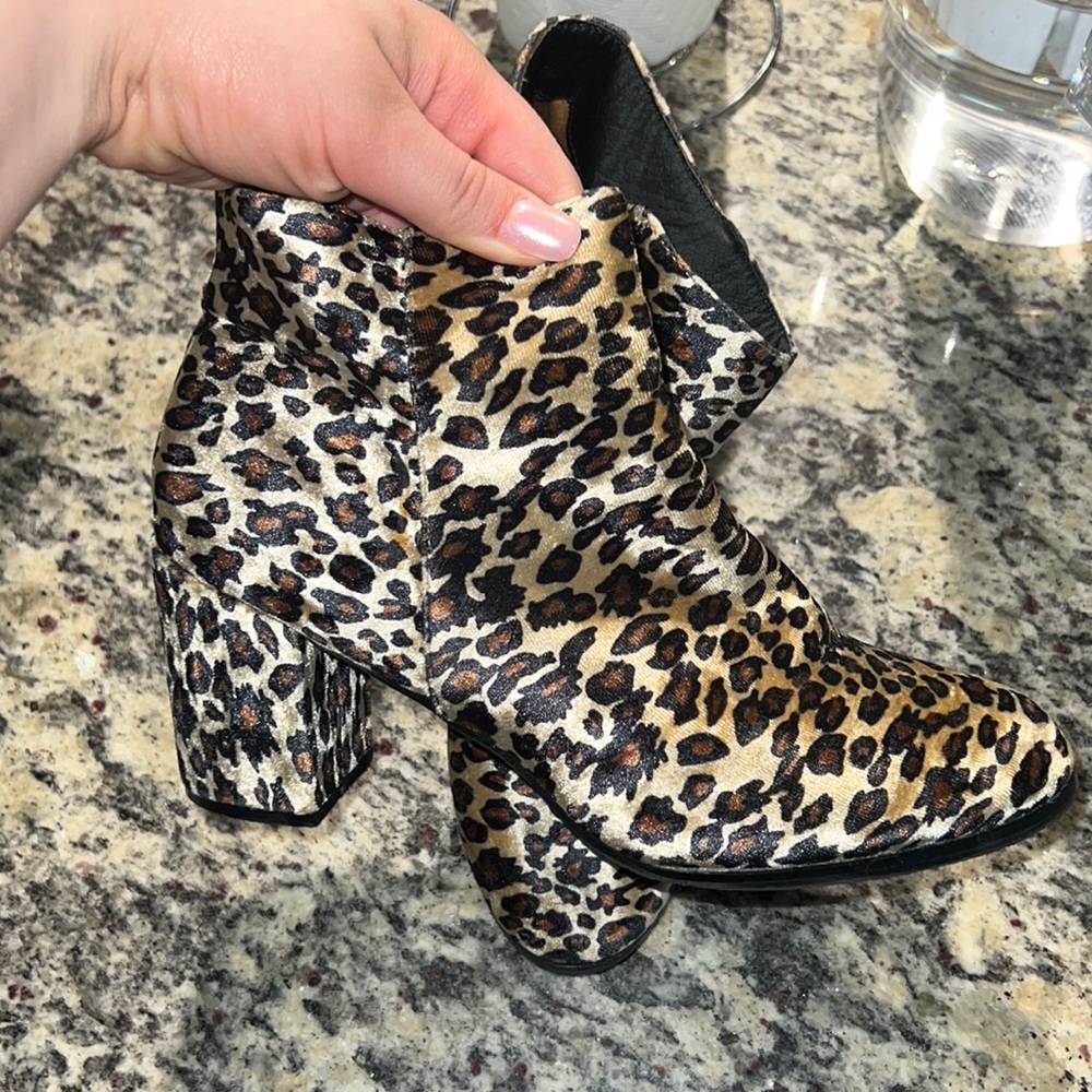 Women’s stylish boot booties Cheetah Print